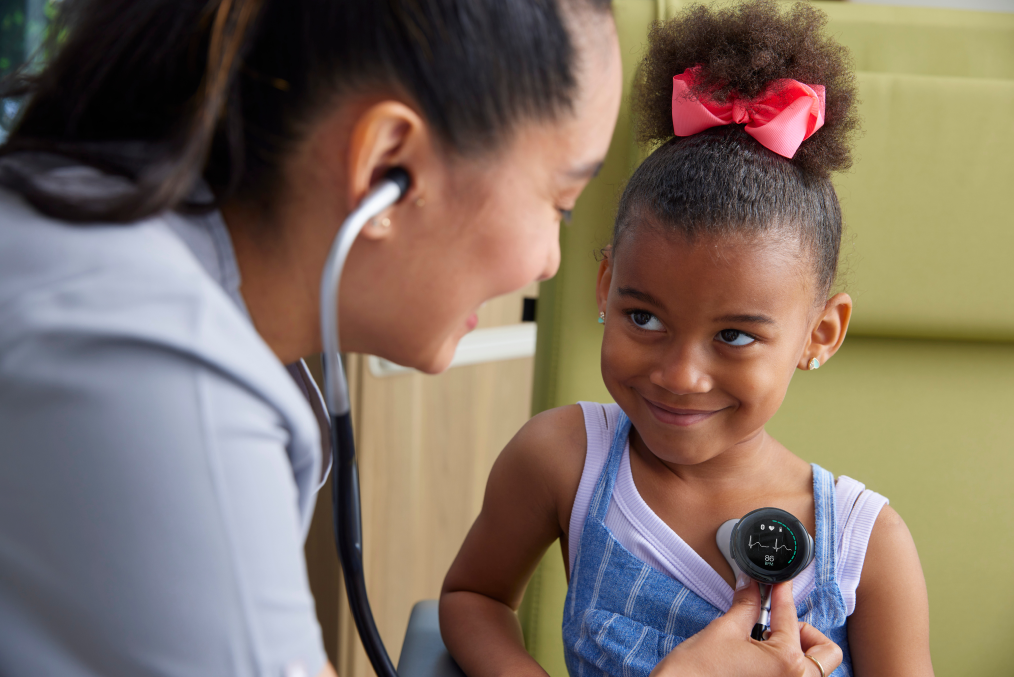 Clinician places CORE 500™ Digital Stethoscope on child's chest